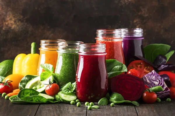 Succhi Verdura Colorati Frullati Pomodoro Carota Pepe Cavolo Spinaci Barbabietola — Foto Stock