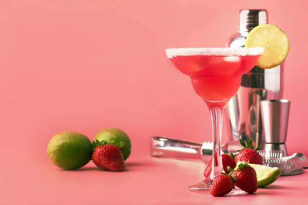 Erdbeer Margarita Alkoholischer Cocktail Mit Tequila Likör Beeren Limettensaft Zucker — Stockfoto