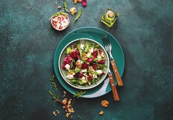 Betor Sommar Sallad Med Rucola Radicchio Mjukost Och Valnötter Tallrik — Stockfoto