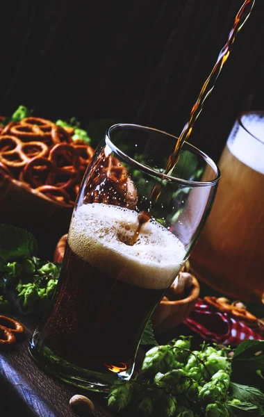 Dark English Beer Ale Stout Poured Glass Dark Bar Counter — Stock Photo, Image