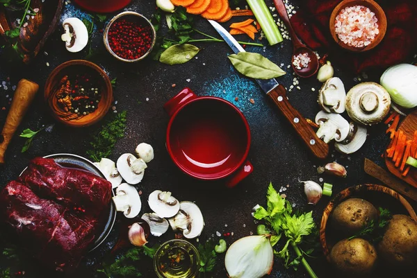 Свежие Органические Овощи Ингредиенты Специи Мясо Приготовления Супа Винтажном Кухонном — стоковое фото