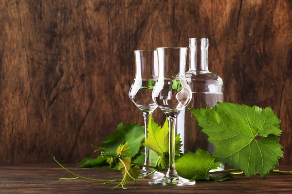 Druif Wodka Pisco Traditionele Peruaanse Sterke Alcoholische Drank Elegante Glazen — Stockfoto