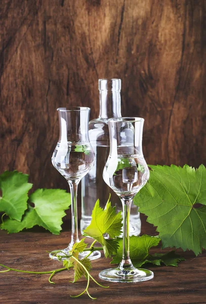 Druif Wodka Pisco Traditionele Peruaanse Sterke Alcoholische Drank Elegante Glazen — Stockfoto