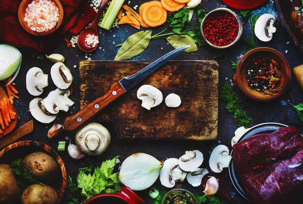 Frisches Bio Gemüse Zutaten Gewürze Und Fleisch Zum Kochen Von — Stockfoto