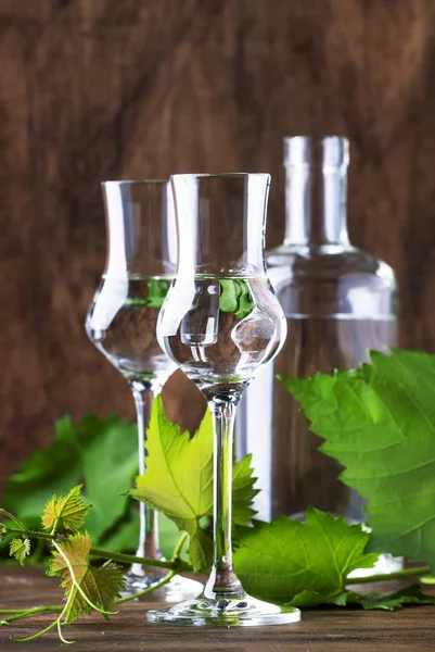 Druif Wodka Pisco Traditionele Peruaanse Sterke Alcoholische Drank Elegante Glazen — Stockfoto