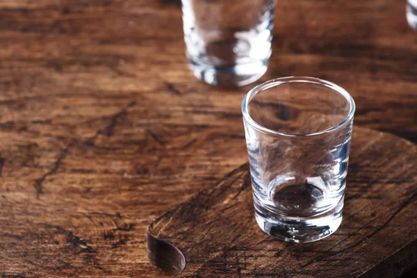 Leeres Schnapsglas Für Wodka Tequila Oder Mondschein Kopierraum Selektiver Fokus — Stockfoto