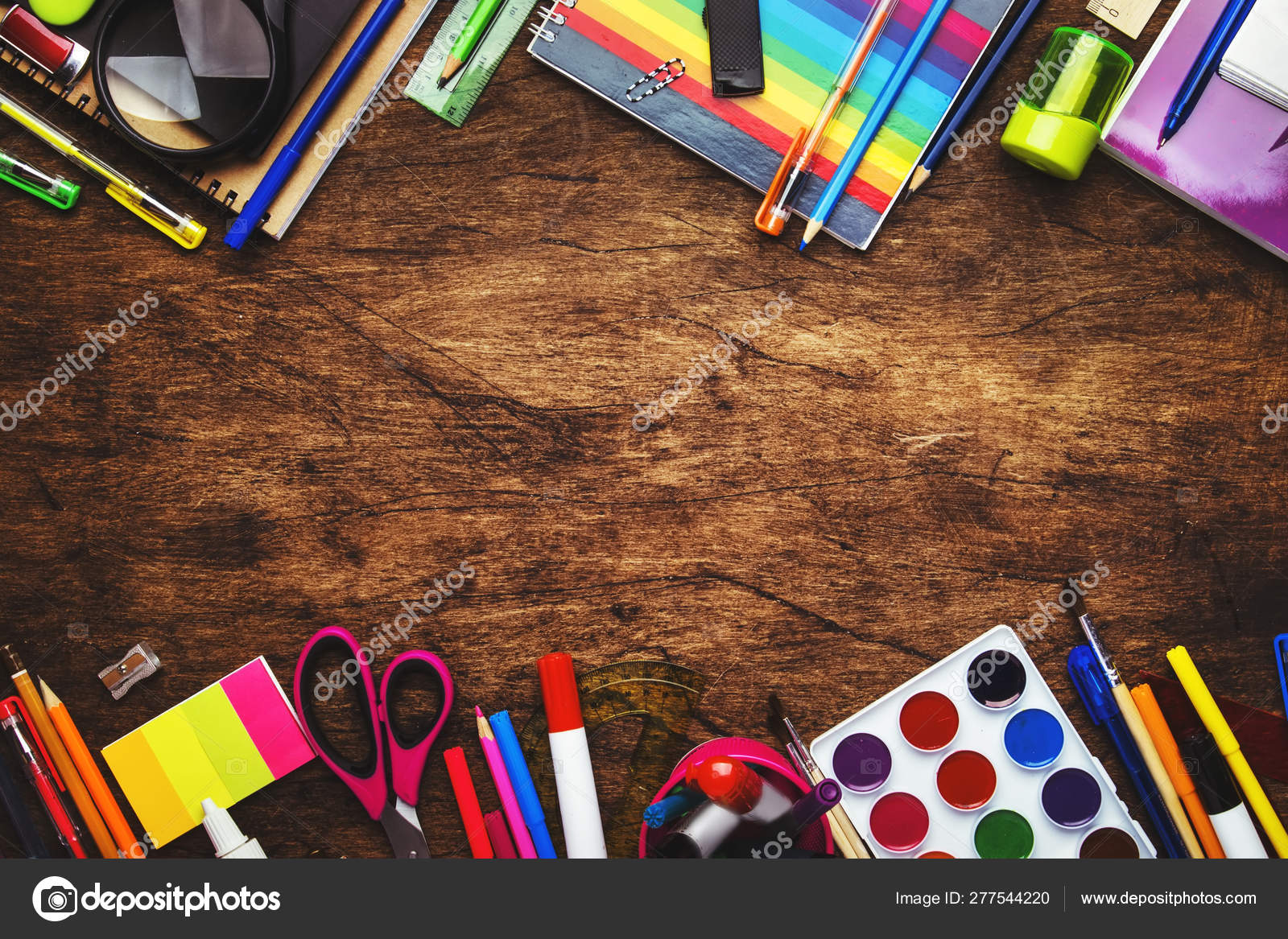 Alat tulis di atas meja Stok Foto, Alat tulis di atas meja Gambar 