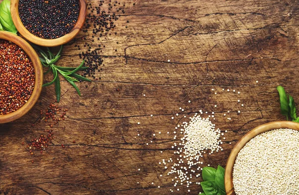 Quinoa Siap Biji Bijian Quinoa Mentah Hitam Putih Dan Merah — Stok Foto