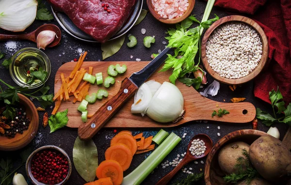 Tło Gotowania Żywności Świeże Organiczne Warzywa Składniki Przyprawy Mięso Ciepłą — Zdjęcie stockowe