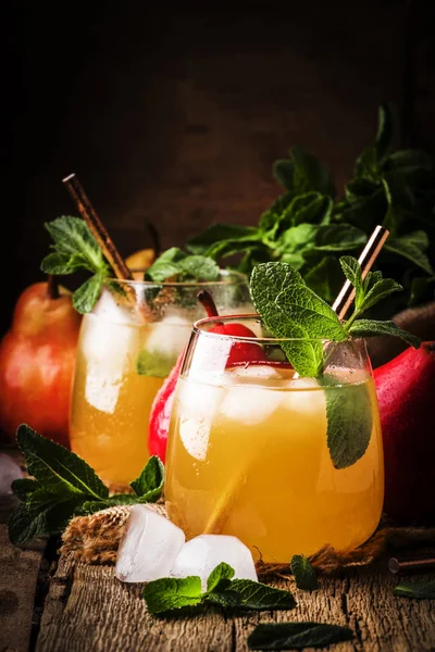 Sumo Pêra Fria Cocktail Não Alcoólico Verão Gelado Com Hortelã — Fotografia de Stock