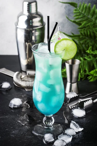 Cocktail Blue Hawaiian Blue Lagoon Bevanda Alcolica Estiva Con Vodka — Foto Stock