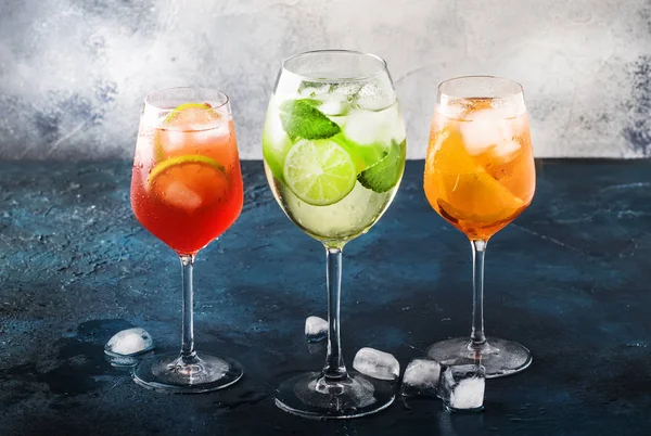 Set Cocktail Alcolici Estivi Italiani Spritz Mele Martini Royale Tonico — Foto Stock