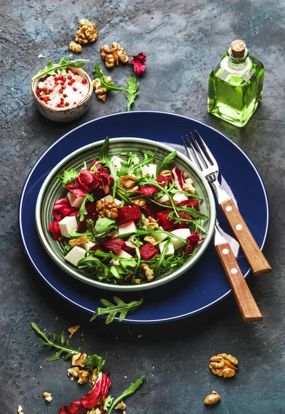 Salade Roquette Betterave Fromage Avec Radicchio Frais Noix Sur Assiette — Photo