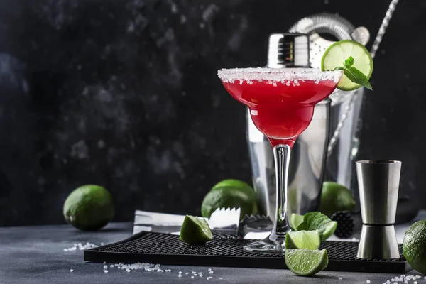 Wassermelone Margarita Alkoholischer Cocktail Mit Silbertequila Limettensaft Minze Wassermelone Und — Stockfoto