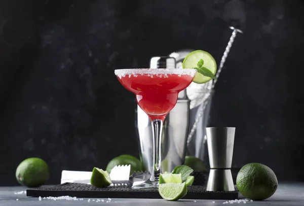Watermeloen Margarita Alcoholische Cocktail Met Zilveren Tequila Limoensap Mint Watermeloen — Stockfoto