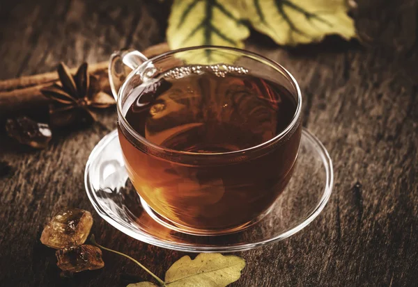 Thé Noir Chaud Automne Tasse Verre Vieux Fond Table Bois — Photo