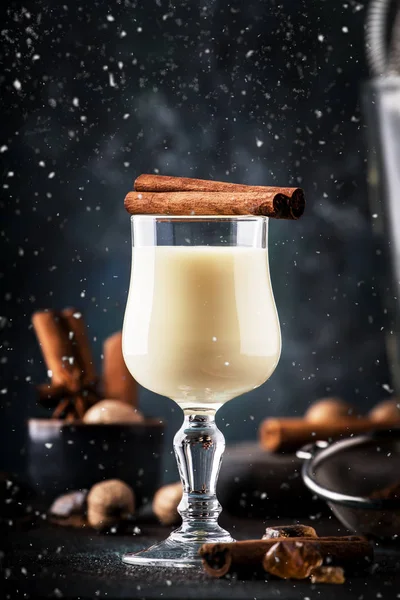 Cocktail Ovo Inverno Quente Bebida Outono Com Leite Ovos Rum — Fotografia de Stock