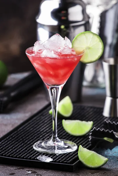 Wassermelone Schuster Alkoholischer Cocktail Mit Wodka Zitronensaft Minze Limette Und — Stockfoto