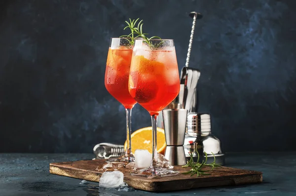 Milano Spritzerův Alkoholický Koktejl Červeným Hořkým Suchým Bílým Vínem Sodou — Stock fotografie