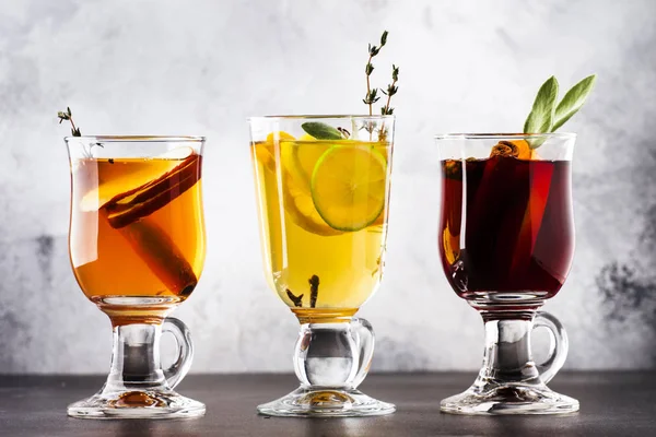 Mulled Anggur Dan Sari Mulled Minuman Musim Dingin Yang Panas — Stok Foto