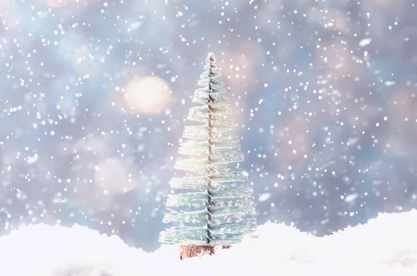 Μικρά Παιχνίδια Χριστουγεννιάτικων Δέντρων Χιονοστιβάδα Έννοια Χειμώνα Πρωτοχρονιά Εορταστική Σύνθεση — Φωτογραφία Αρχείου