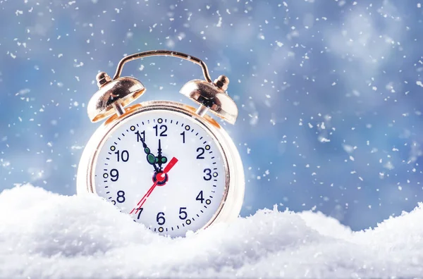 Christmas New Year Background Golden Alarm Clock Snowdrifts Blue Background — Stock Photo, Image