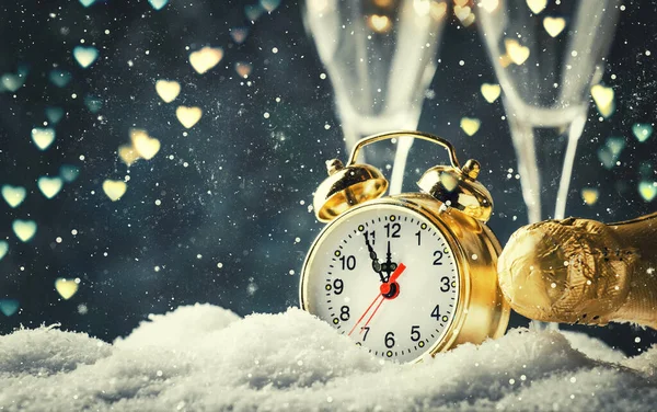 Christmas New Year Background Golden Clock Snowdrifts Champagne Bottle Glasses — ストック写真