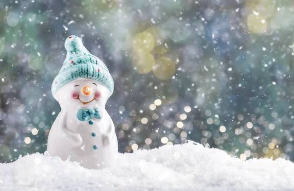 Porcellana Pupazzo Neve Figurina Cumulo Neve Natale Capodanno Sfondo Con — Foto Stock