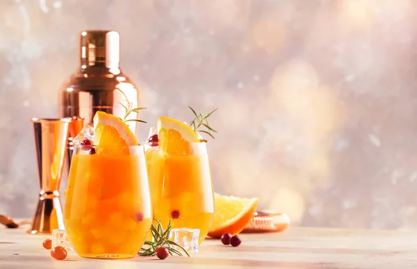Cocktail Laranja Com Cranberry Alecrim Gelo Bebida Alcoólica Não Alcoólica — Fotografia de Stock
