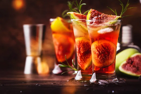Red Cocktail Cognac Liquor Lime Juice Figs Honey Old Wooden — Stock Photo, Image