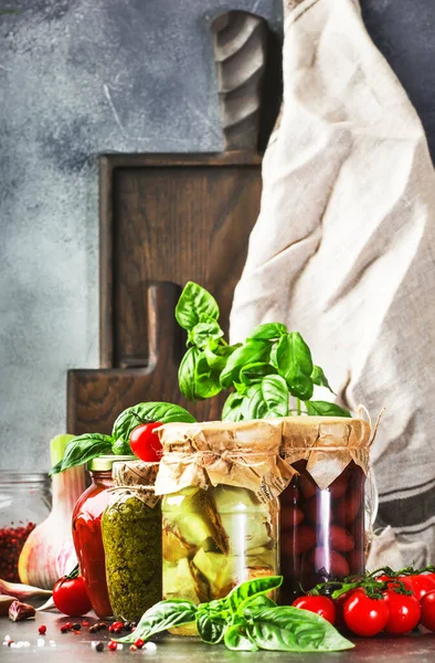 Koncept För Konserverad Mat Fermenterade Inlagda Marinerade Konserverade Vegetariska Italienska — Stockfoto