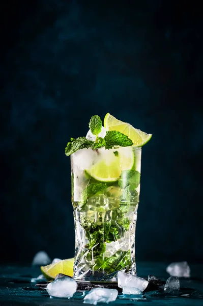 Mojito Cocktail Mocktail Lime Mint Ice Glass Blue Background Summer — Stock Photo, Image