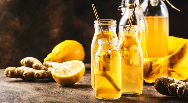 Домашний Ферментированный Сырой Kombucha Имбирем Лимоном — стоковое фото
