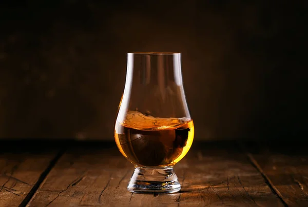 Scotch Whiskey Ice Glass Rustic Wood Background Copy Space — Stock Photo, Image