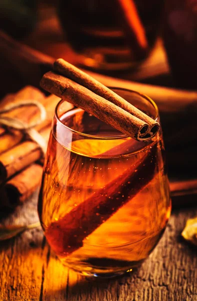 Hard Apple Cider Ale Prêt Boire Cocktail Cannelle Fond Bois — Photo