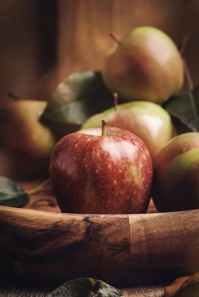 Rot Grüne Herbstäpfel Ernte Auf Historischem Holzgrund — Stockfoto