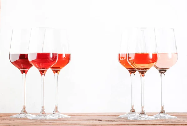 Rosenweingläser Auf Weinprobe Verkostung Verschiedener Sorten Farben Und Schattierungen Des — Stockfoto