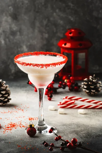 화이트 마가리타 White Margarita 크리스마스나 새해의 알코올 칵테일 코코넛 Red — 스톡 사진