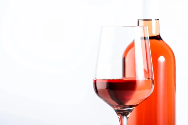 Вино Троянди Пляшкою Білому Столі Росадо Росато Або Червоне Вино — стокове фото