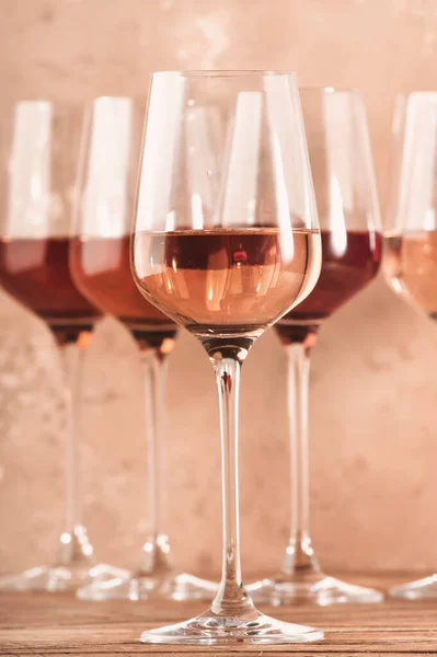 Assortimento Bicchieri Vino Rosa Sulla Degustazione Vini Degustazione Diverse Varietà — Foto Stock