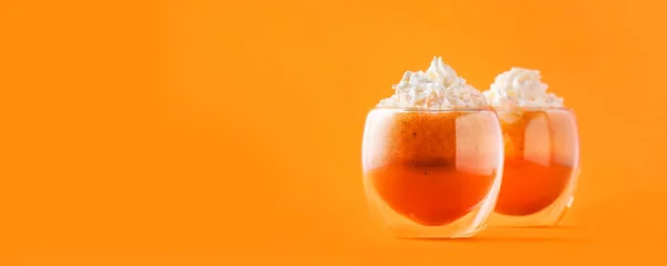 Total Orange Kürbis Gewürzt Latte Oder Kaffee Doppelglasbecher Herbst Oder — Stockfoto