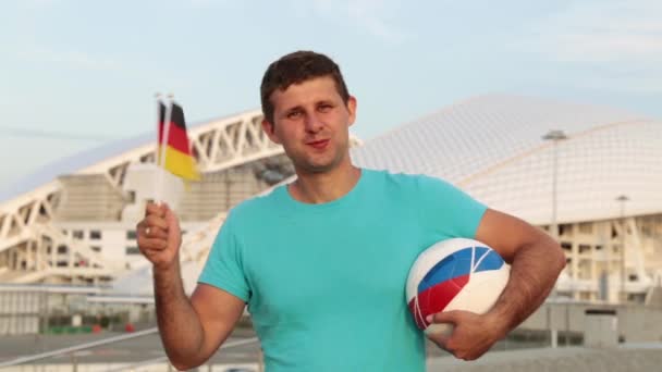 Fotbollsfan med tyska flaggan. — Stockvideo