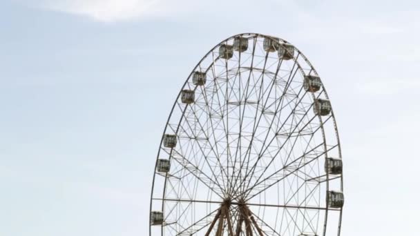 Roda gigante, parque de diversões, atrações . — Vídeo de Stock