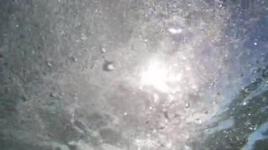 deniz, hava kabarcıkları suyun altında.