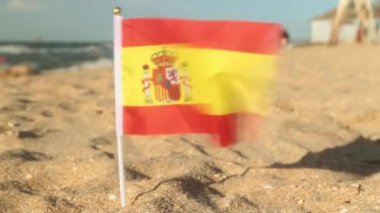 İspanya kumlu bir plaj bayrağı.
