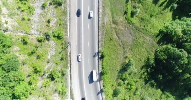 Aérea - Carreteras y coches. Camino, pista desde arriba . — Vídeos de Stock