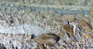 Hava fotoğrafçılığı, dalgalar, deniz, gelgit. Kayalık deniz plaj.