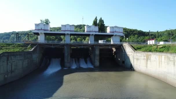 Vista aérea de la central hidroeléctrica. — Vídeos de Stock