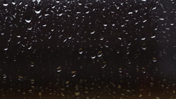 Regen druppels op het glas. Herfst, slecht weer, melancholie. — Stockvideo