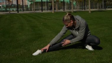 Eğitim parkta güzel kadın.